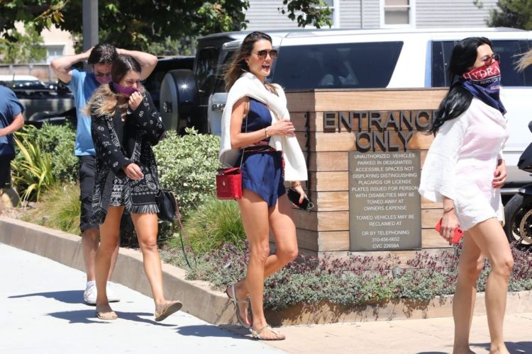 Beautiful Alessandra Ambrosio Arriving At A SoHo House In Malibu