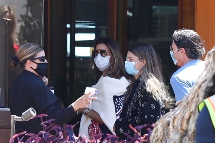 Beautiful Alessandra Ambrosio Arriving At A SoHo House In Malibu