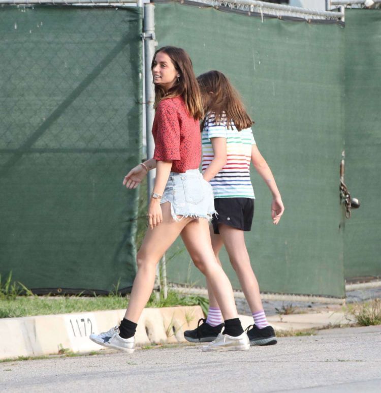 Ana De Armas Playing With Ben Affleck's Kids In Brentwood