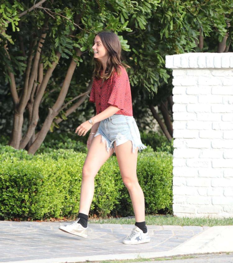Ana De Armas Playing With Ben Affleck's Kids In Brentwood