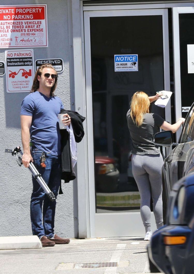 Ariel Winter Goes Out With Her Boyfriend In Los Angeles