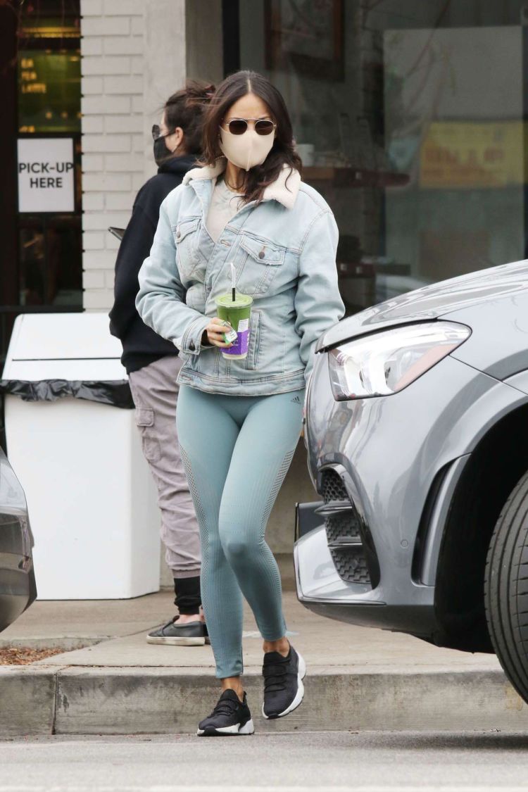 Eiza Gonzalez Spotted Picking Up Juice In Los Angeles