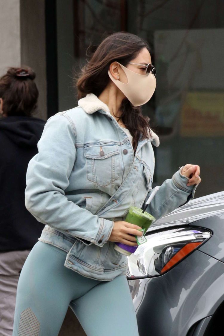 Eiza Gonzalez Spotted Picking Up Juice In Los Angeles