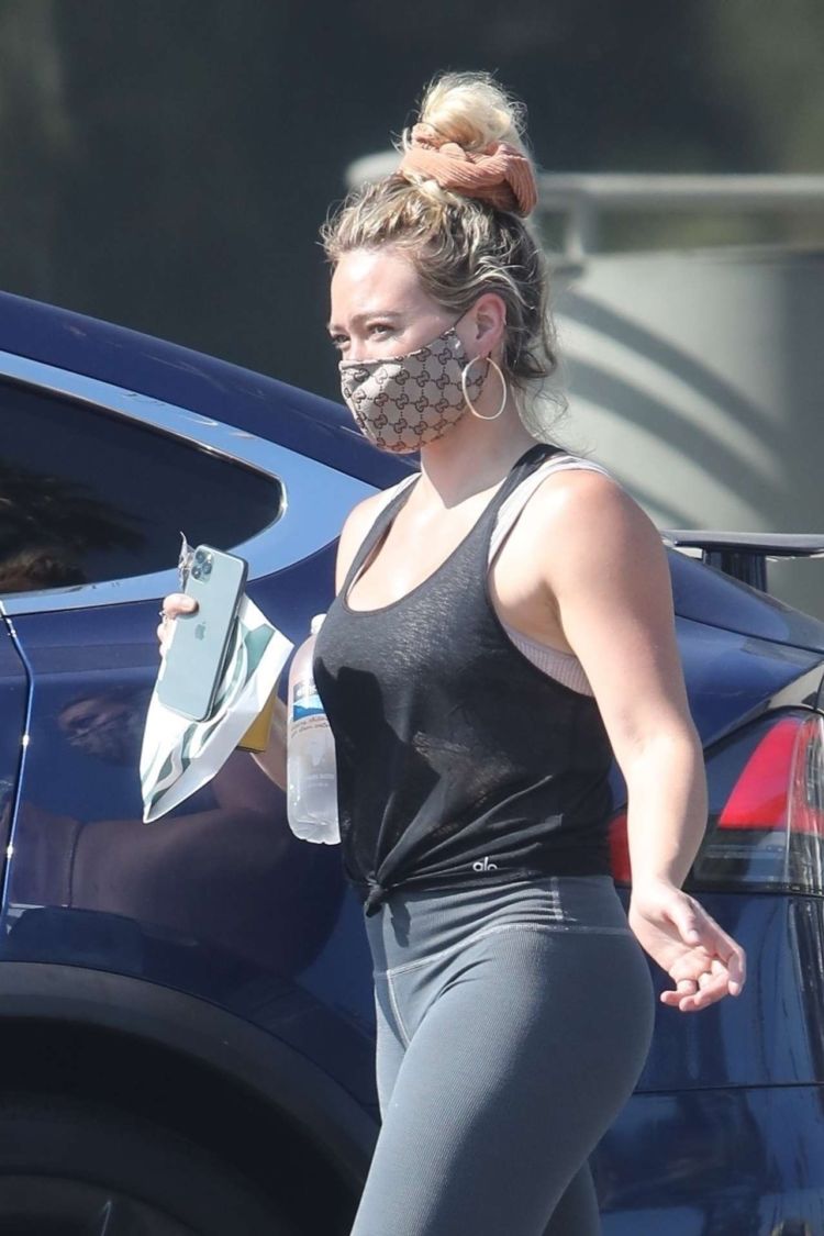Hilary Duff Spotted Outside Starbucks In Los Angeles