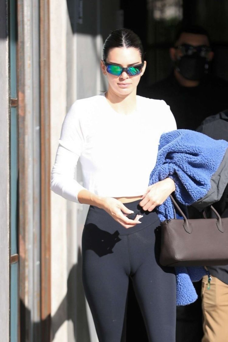 Kendall Jenner Candids In Leggings After Her Pilates Class