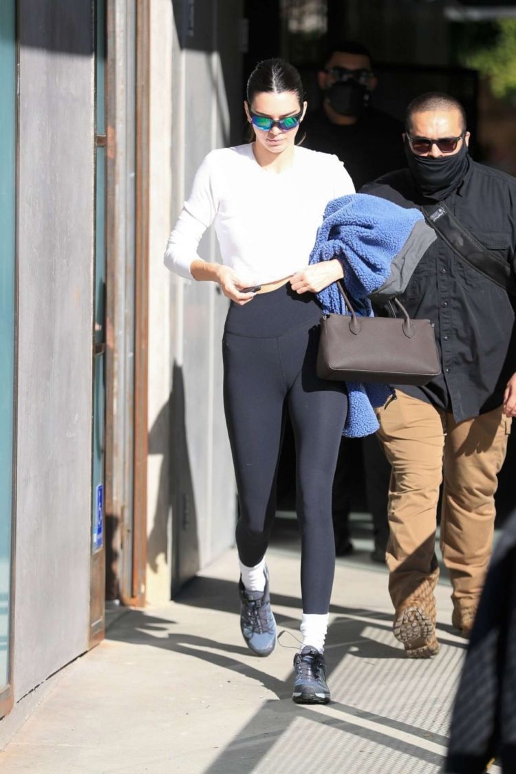 Kendall Jenner Candids In Leggings After Her Pilates Class