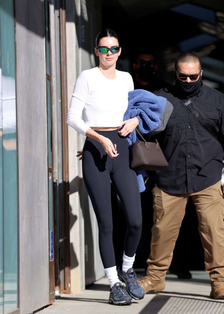 Kendall Jenner Candids In Leggings After Her Pilates Class