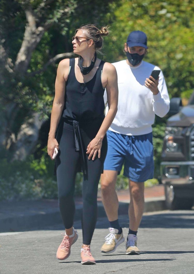 Maria Sharapova Jogging In Tights Out In Manhattan Beach
