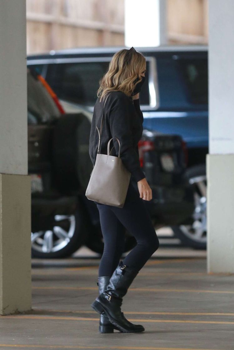 Molly Sims Candids While Heading To A Studio In Santa Monica