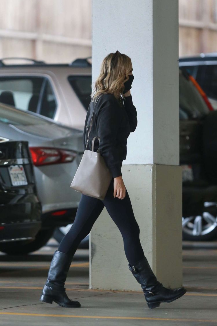 Molly Sims Candids While Heading To A Studio In Santa Monica