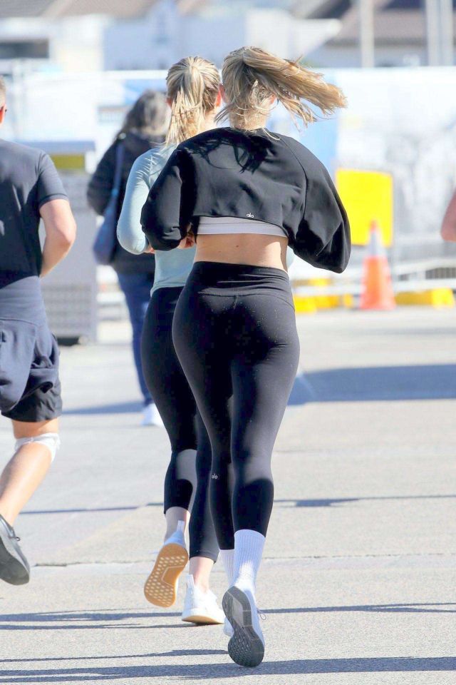 Natalie Jayne Roser Spotted Jogging At Bondi Beach In Sydney
