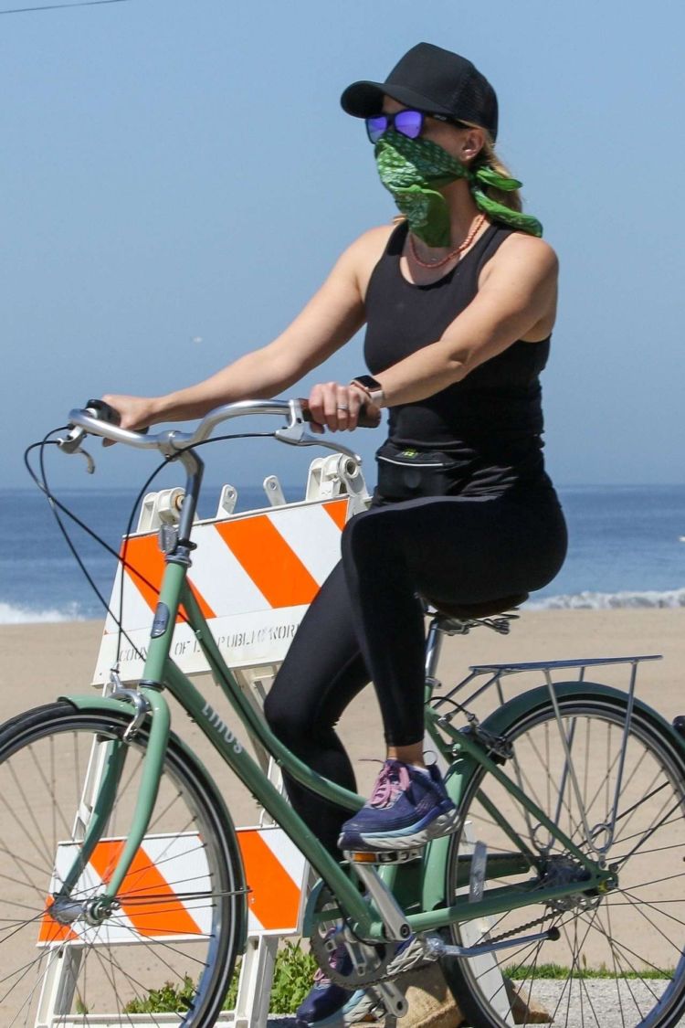 Fitness Freak Reese Witherspoon Riding A Bicycle In Pacific Palisades