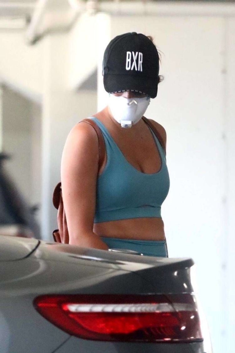 Sara Sampaio Shopping In A Sporty Outfit Out In Los Angeles