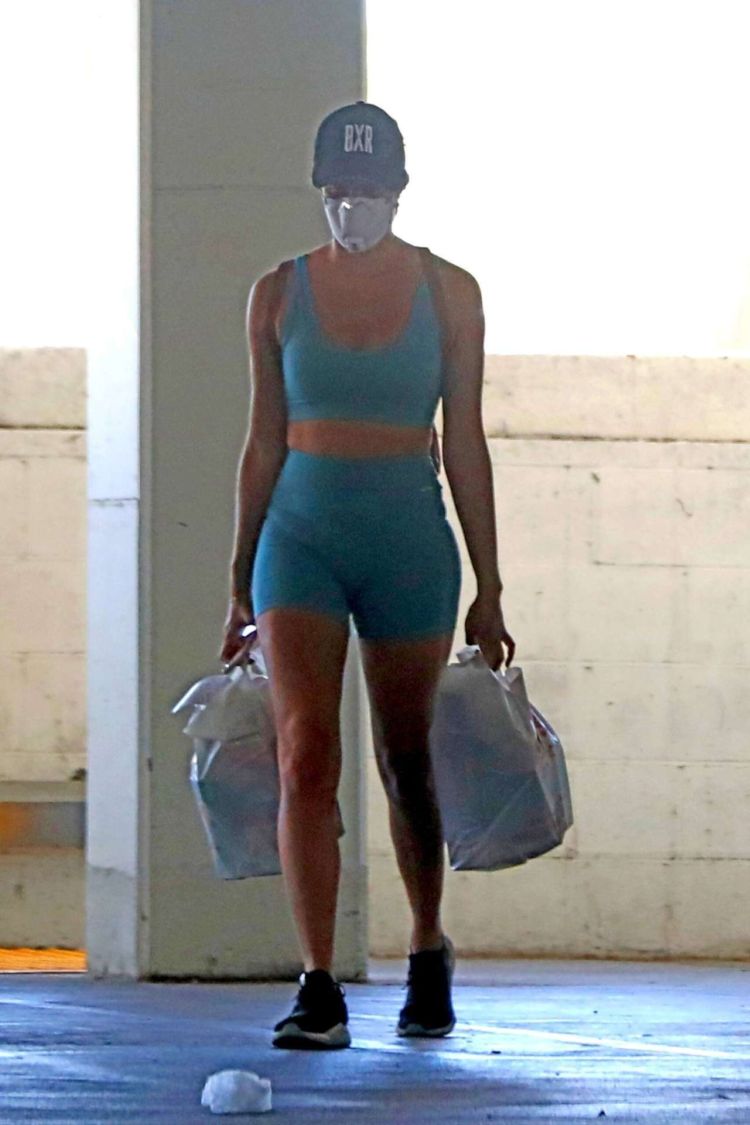 Sara Sampaio Shopping In A Sporty Outfit Out In Los Angeles
