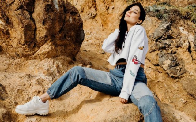 Pretty Kira Kosarin's Photoshoot On The Rocks