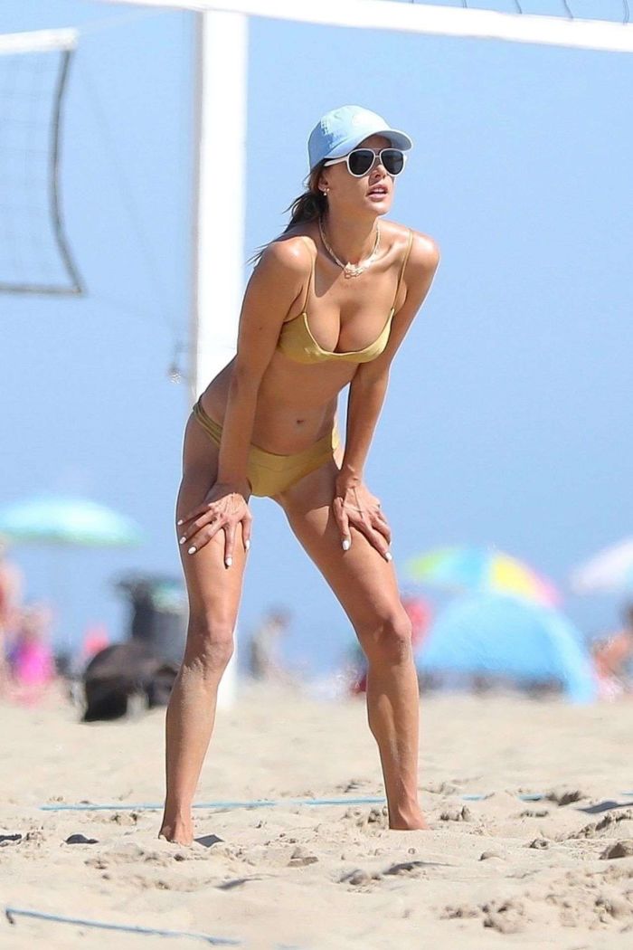 Alessandra Ambrosio Playing Volleyball In Bikini With Friends