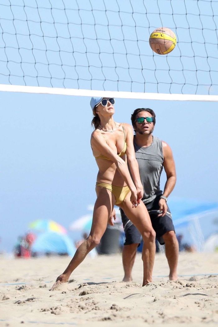 Alessandra Ambrosio Playing Volleyball In Bikini With Friends