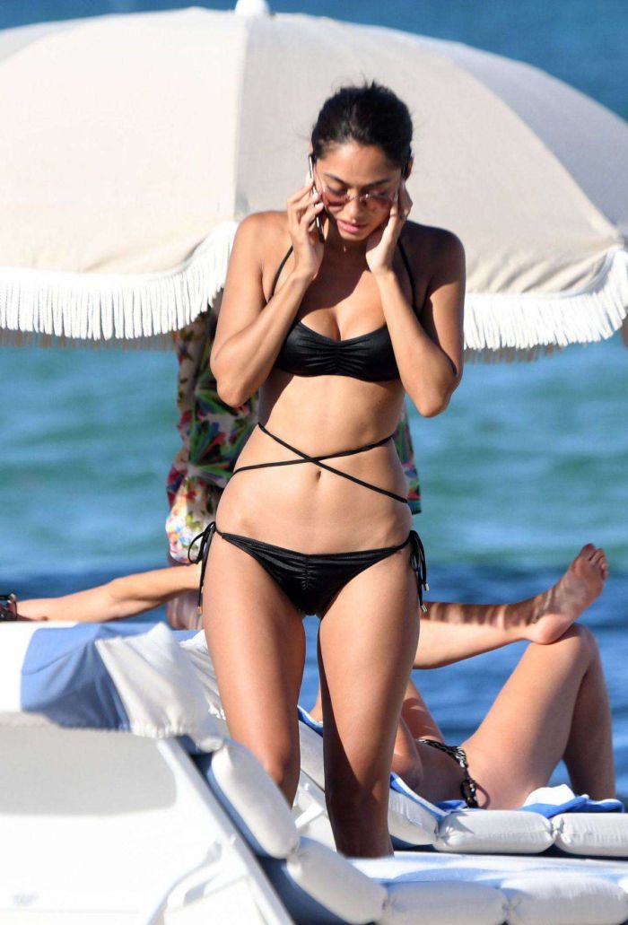Ambra Gutierrez Makes A Splash In A Black Bikini At Miami Beach