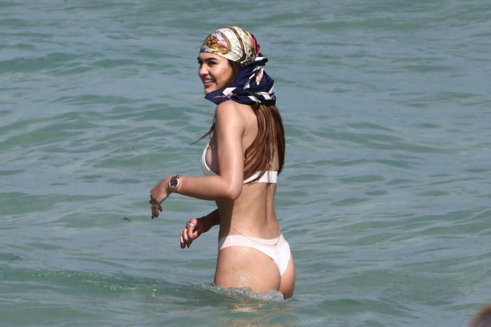Amelia Gray Hamlin In A White Bikini On The Beach In Miami