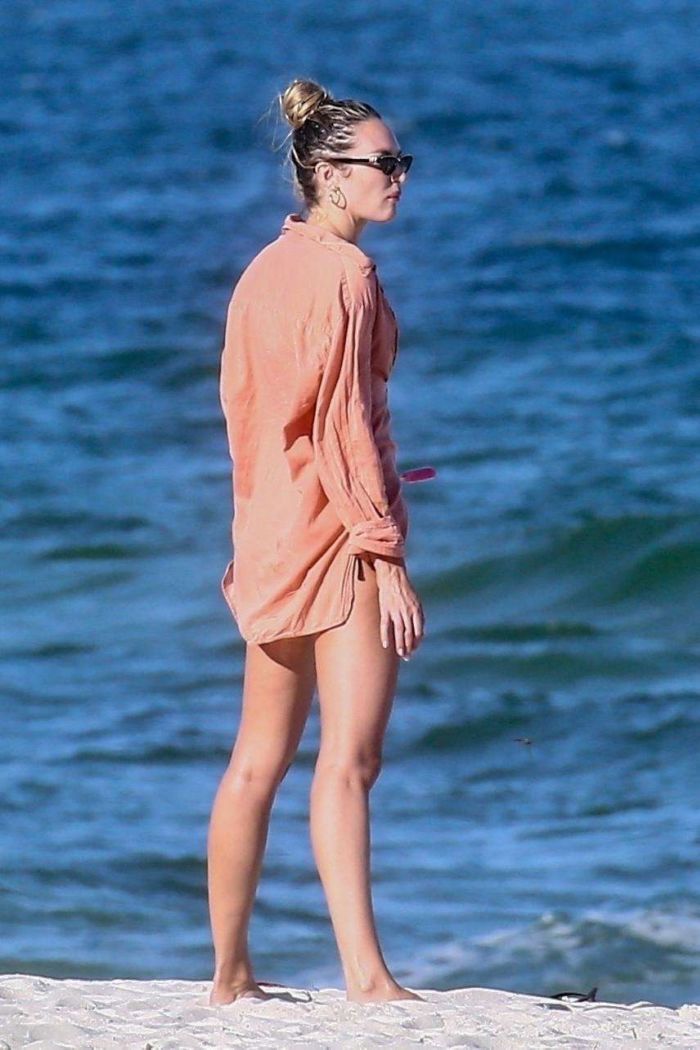Candice Swanepoel Vacationing In Bikini On The Beach In Miami