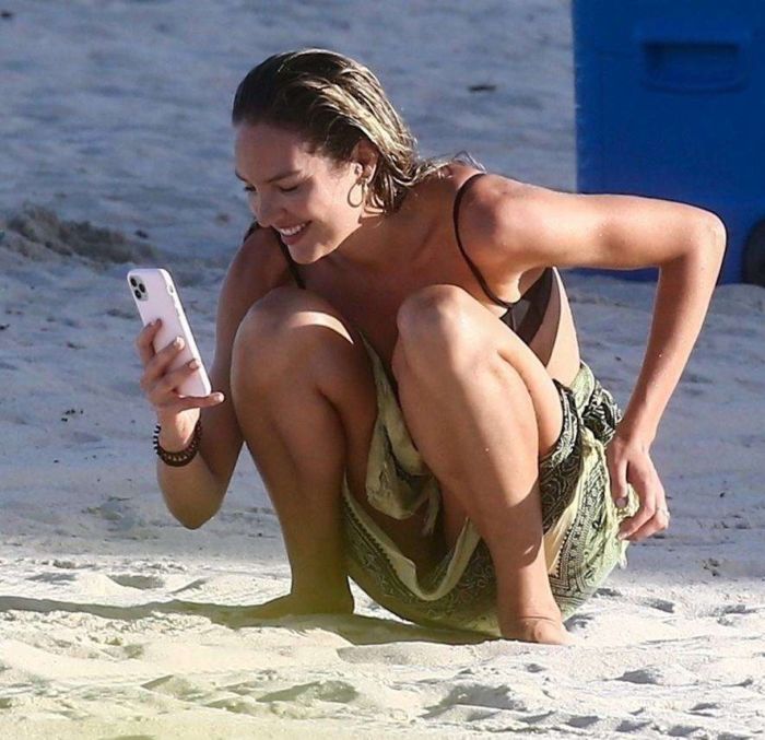 Candice Swanepoel Vacationing In Bikini On The Beach In Miami