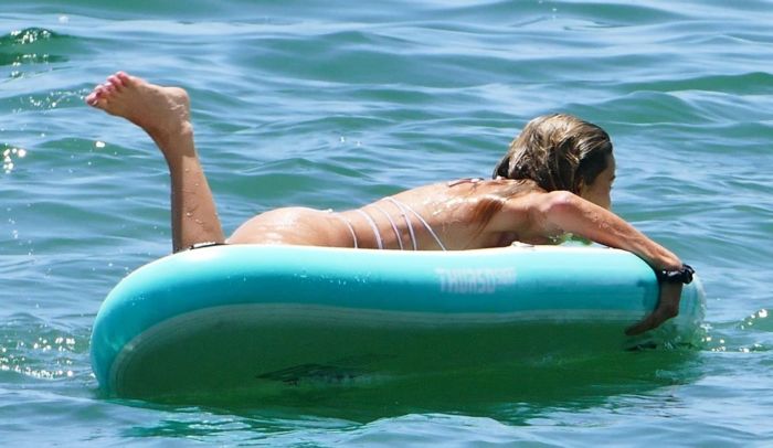 Cindy Prado And Lauren Goodman Paddleboarding In Miami
