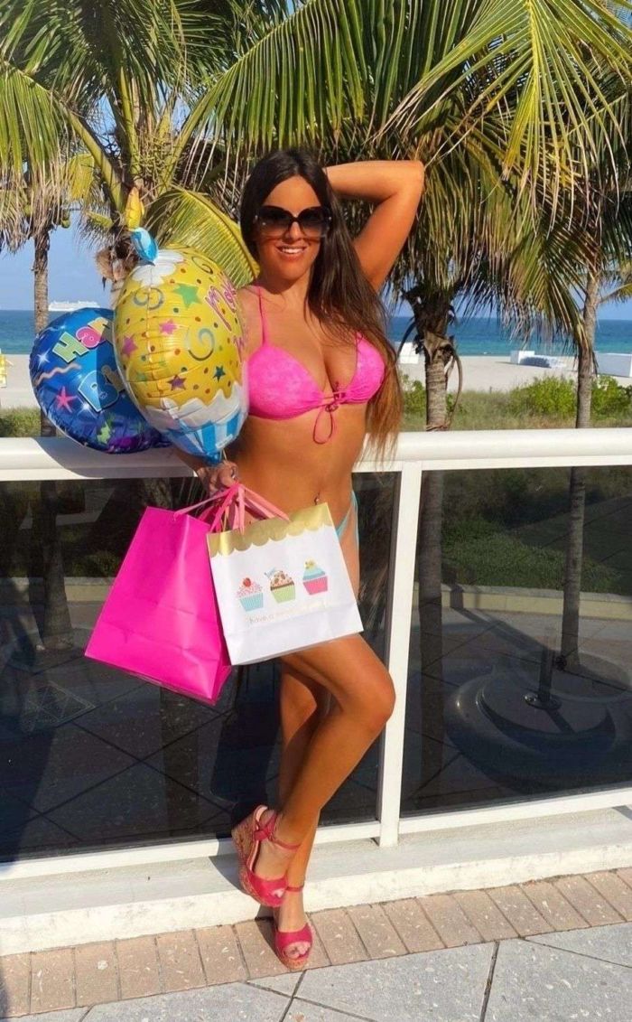 Claudia Romani Celebrated Her Birthday At The Swimming Pool In Miami