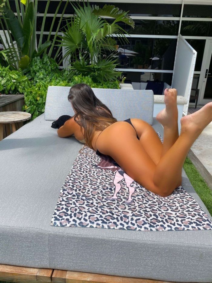 Claudia Romani Poses In Bikini At The Ritz Carlton Hotel In Miami Beach