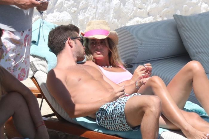 Coral Simanovich Enjoy Family Time On The Beach In Mykonos