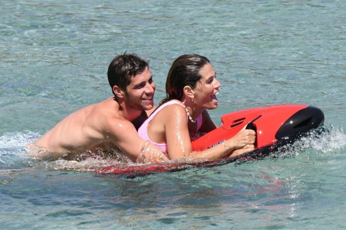 Coral Simanovich Enjoy Family Time On The Beach In Mykonos