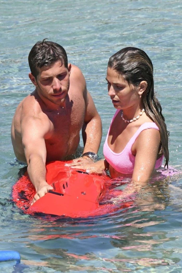 Coral Simanovich Enjoy Family Time On The Beach In Mykonos