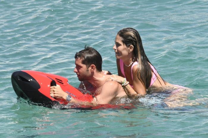 Coral Simanovich Enjoy Family Time On The Beach In Mykonos