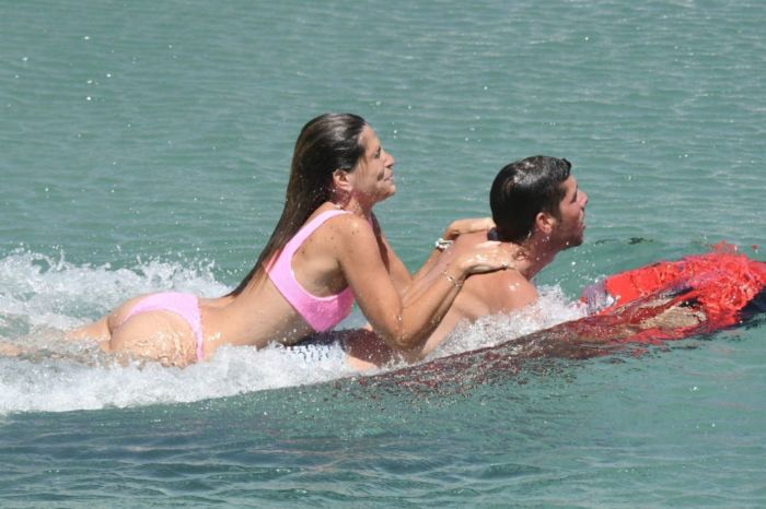 Coral Simanovich Enjoy Family Time On The Beach In Mykonos