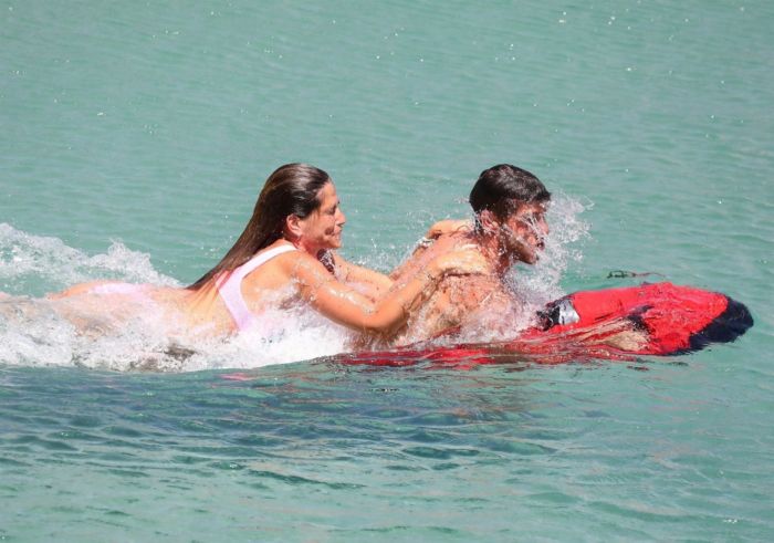 Coral Simanovich Enjoy Family Time On The Beach In Mykonos
