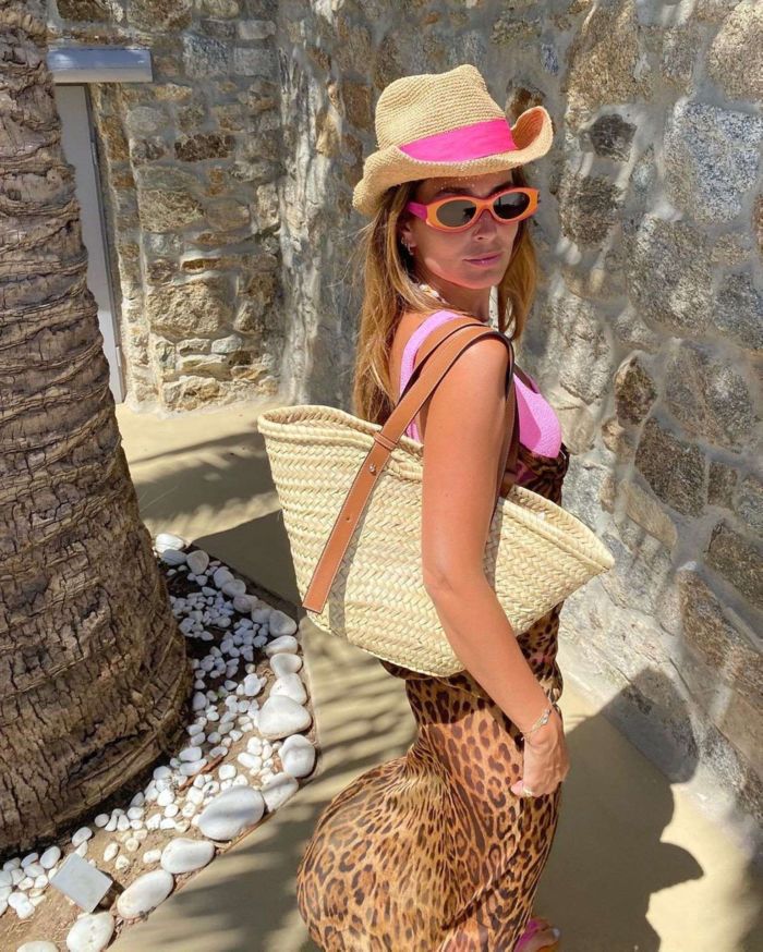 Coral Simanovich Enjoy Family Time On The Beach In Mykonos