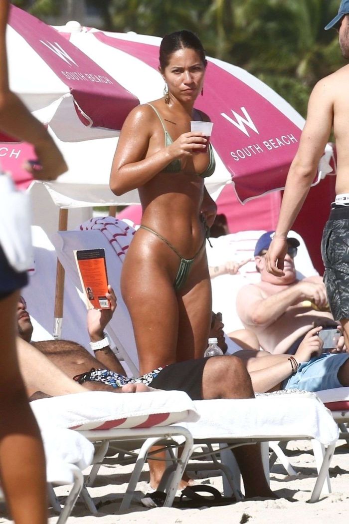 Erika Wheaton Enjoying Her Holiday In Bikini On The Beach