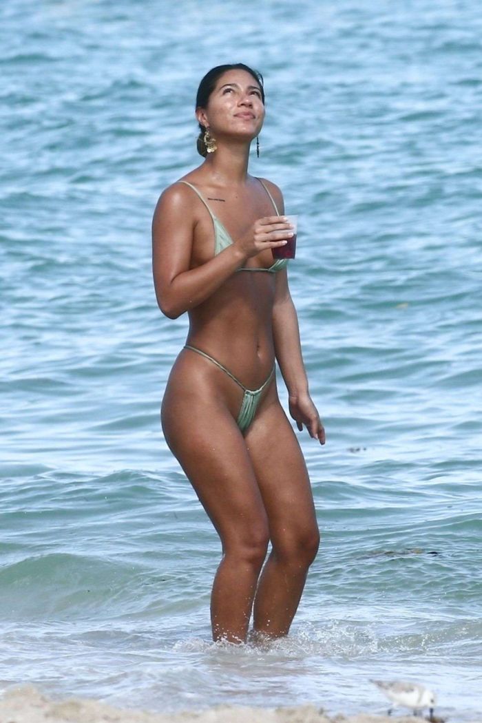 Erika Wheaton Enjoying Her Holiday In Bikini On The Beach