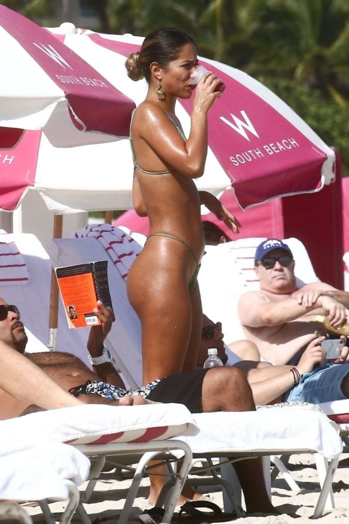 Erika Wheaton Enjoying Her Holiday In Bikini On The Beach