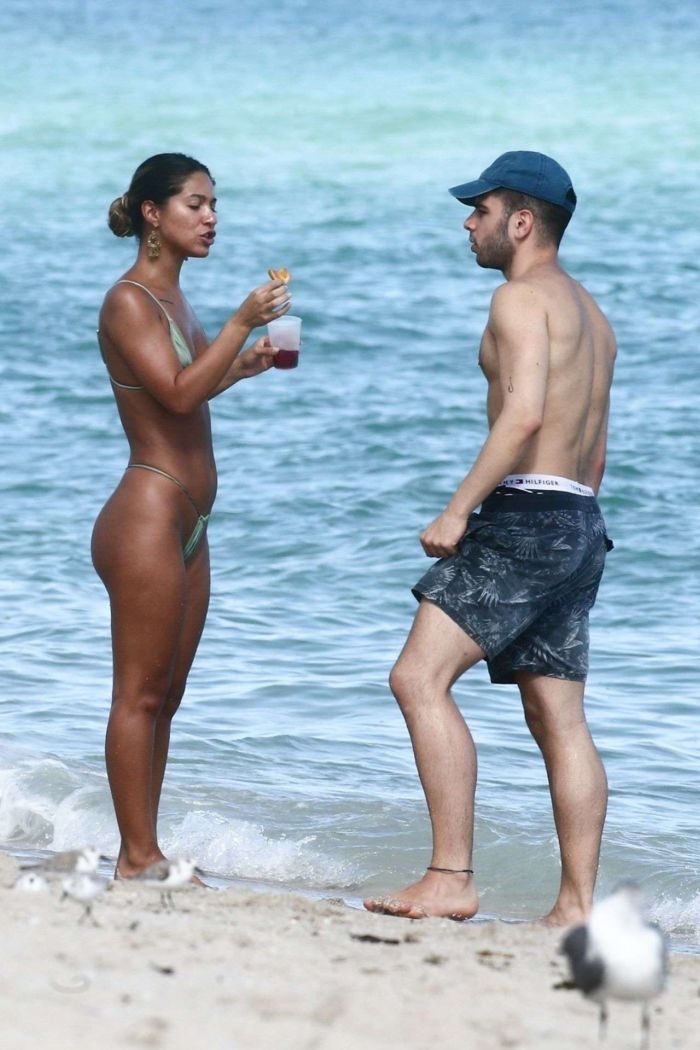 Erika Wheaton Enjoying Her Holiday In Bikini On The Beach