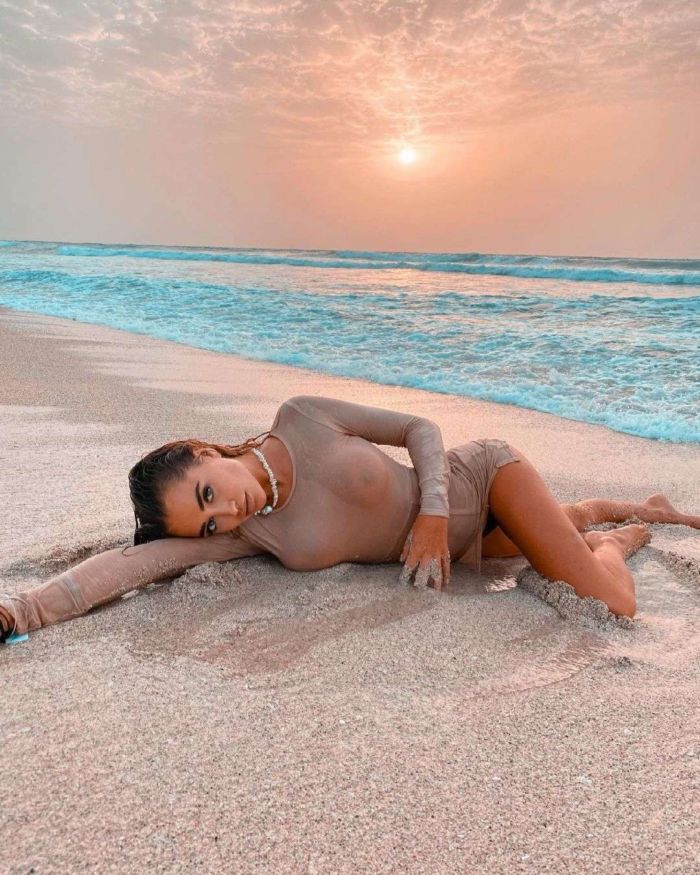 Georgia Harrison Enjoying The Ocean Waves At The Beach