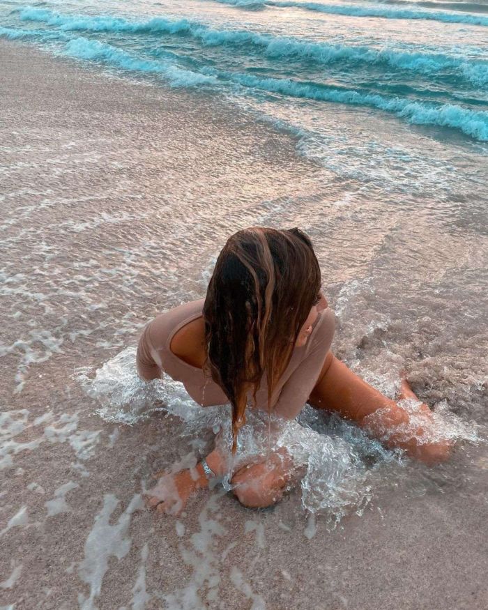 Georgia Harrison Enjoying The Ocean Waves At The Beach