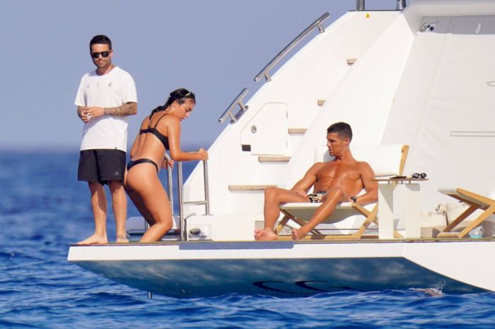Georgina Rodriguez In A Black Bikini On A Yacht In St Tropez
