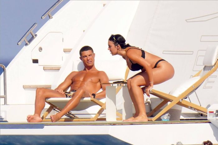 Georgina Rodriguez In A Black Bikini On A Yacht In St Tropez