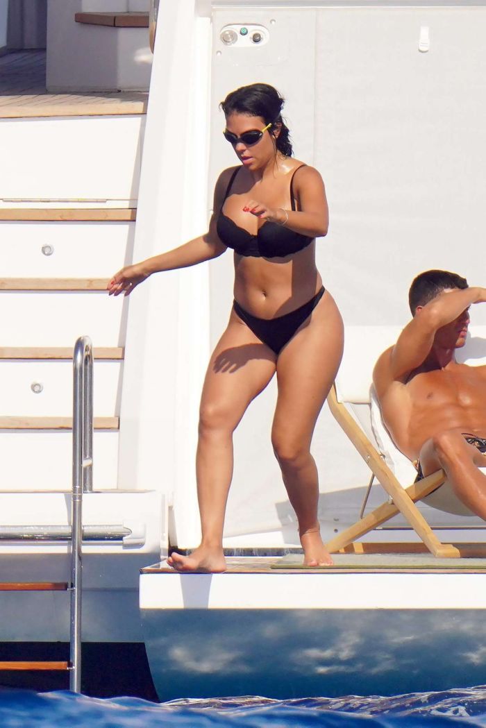 Georgina Rodriguez In A Black Bikini On A Yacht In St Tropez