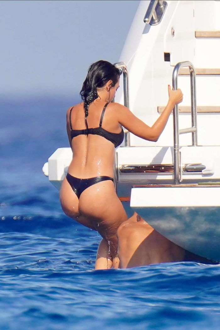 Georgina Rodriguez In A Black Bikini On A Yacht In St Tropez