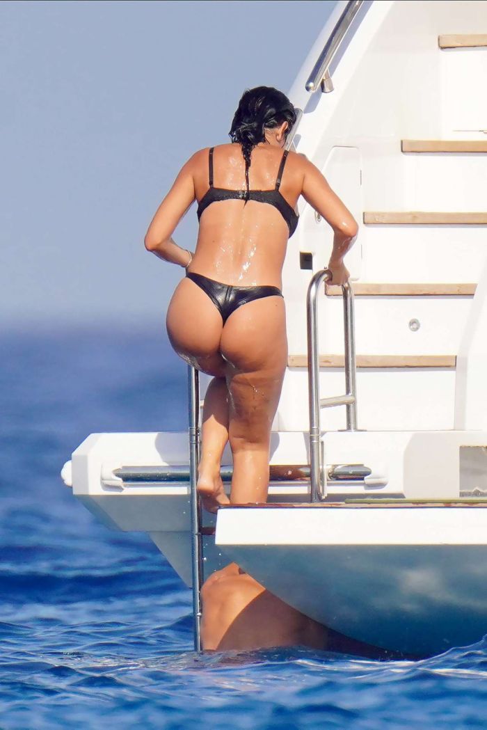 Georgina Rodriguez In A Black Bikini On A Yacht In St Tropez