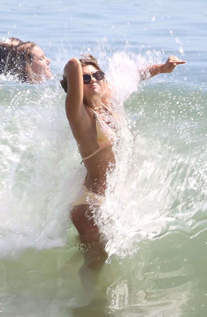 Hannah Ann Sluss On A Vacay Mode In Bikini At The Beach In Malibu