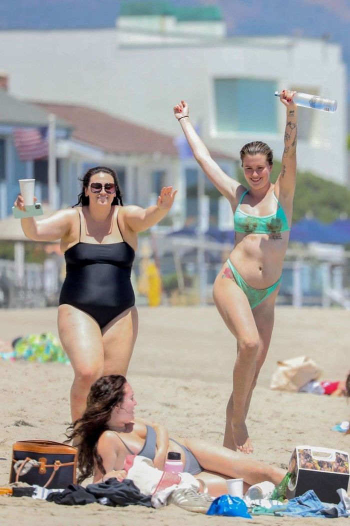 Ireland Baldwin Vacationing In Bikini At The Beach