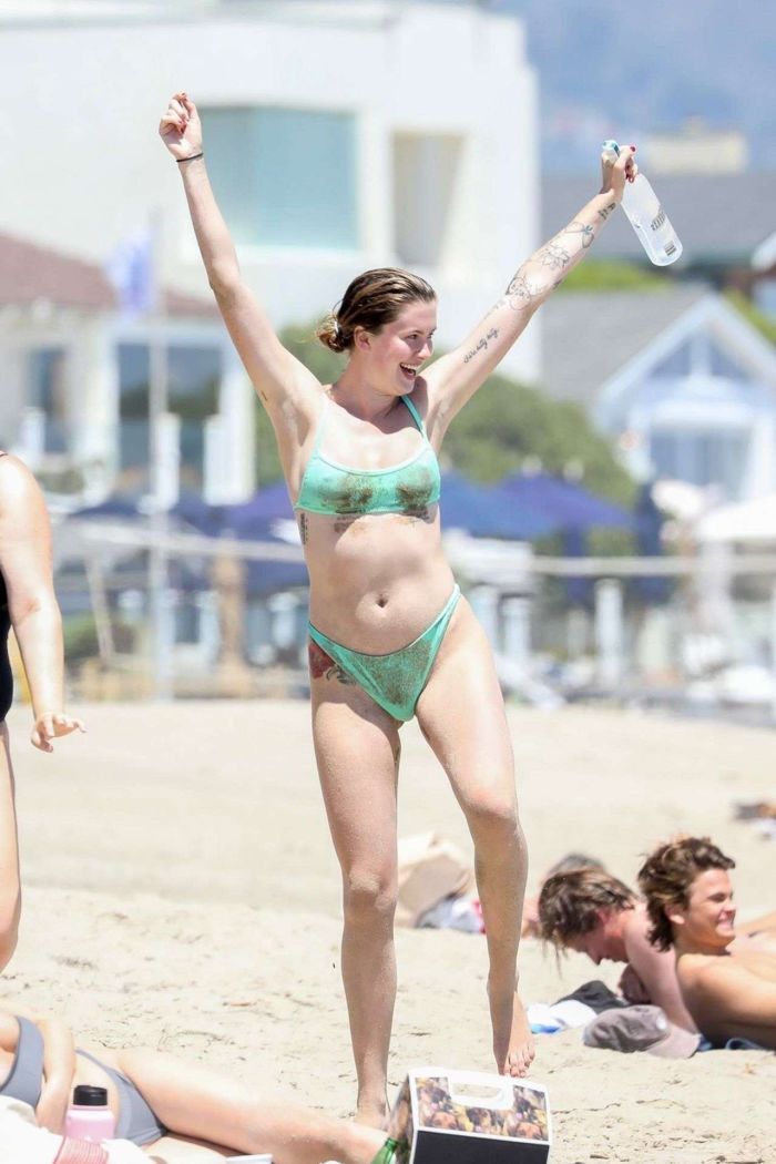 Ireland Baldwin Vacationing In Bikini At The Beach