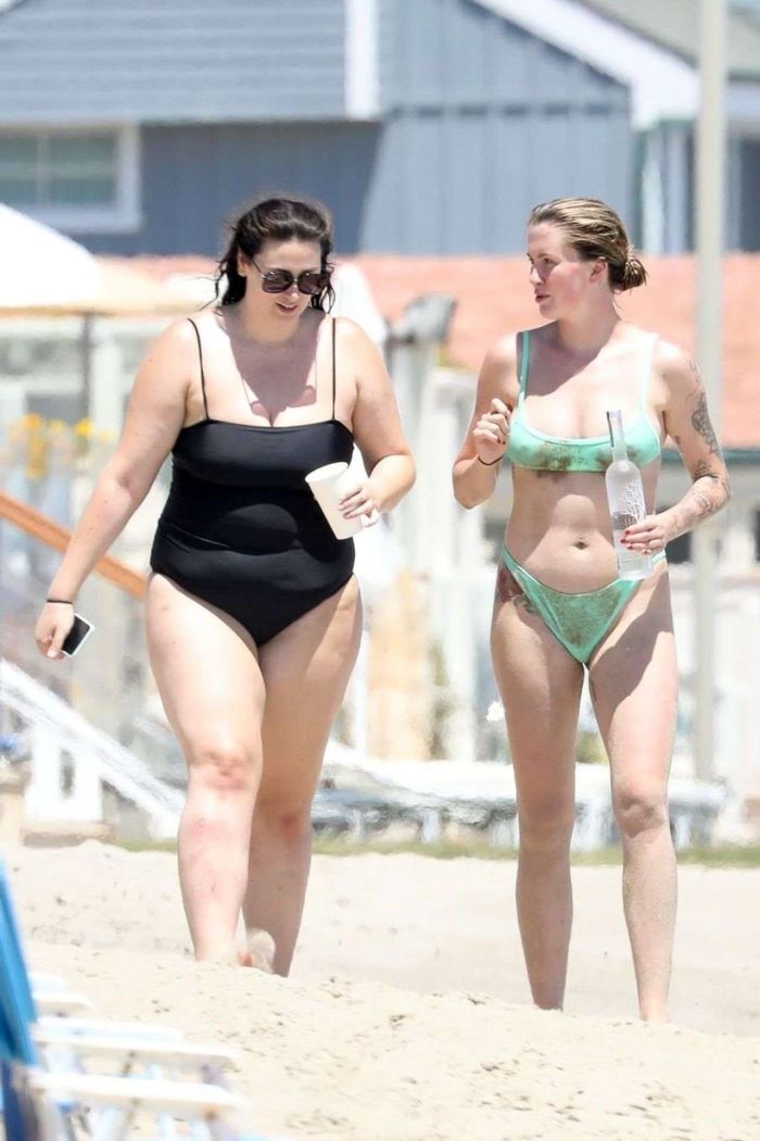 Ireland Baldwin Vacationing In Bikini At The Beach